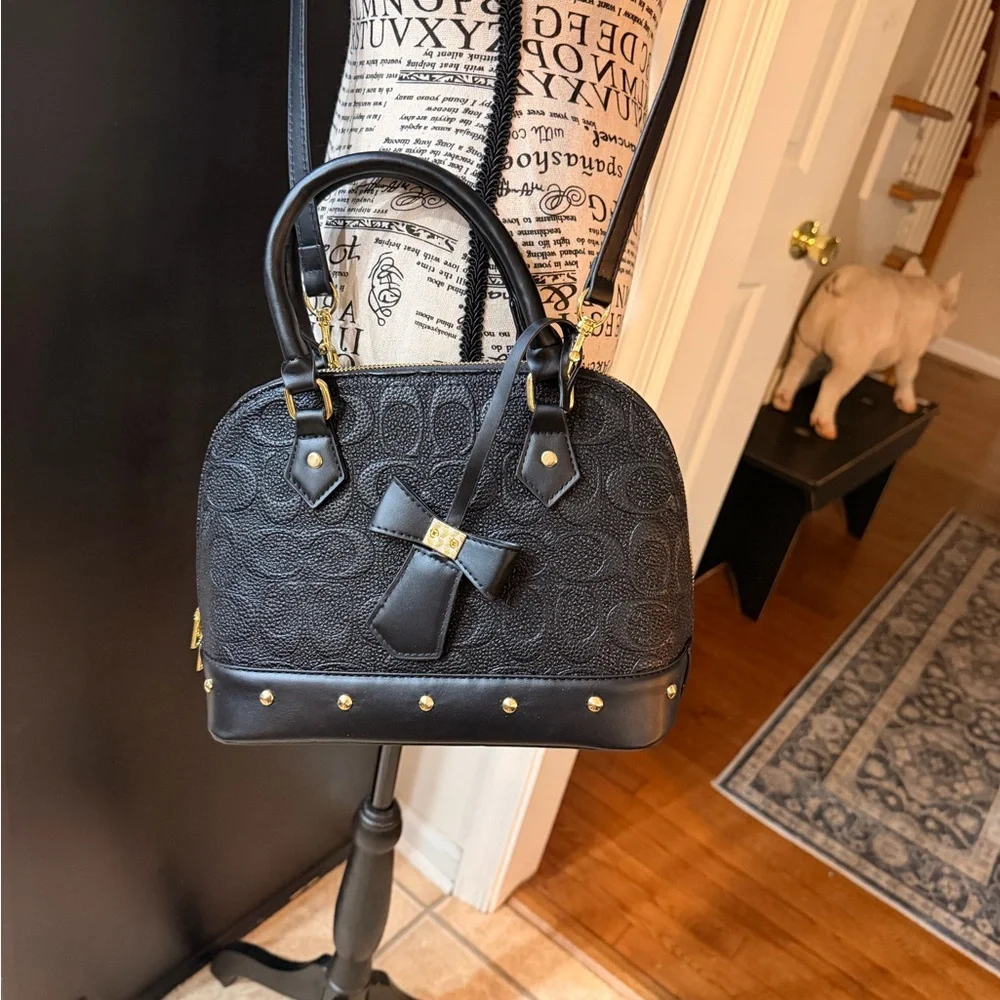 Elegant‎ Black Handbag with Gold Accents